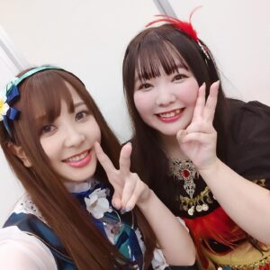 Risa Taneda Instagram - 🎤🎶

２月２５日に開催されたミリオンライブ！の
10thライブAct4の写真を…いまさら更新したいと思います（小声）

写真がたくさんあるので
今回はツーショとか複数人の写真をお届け！

まずはAct4のなかでも
出演曲が被らなかったメンバーたちと✨

なんと唯ちゃん＆戸田くんとはライブ共演自体が初で！
１０年の時をかけてついに共演できて感無量でした！

バタバタだったから
全員とは撮れなかったけど
お次はユニットや同じ曲を歌ったメンバーとの
ツーショ＆集合写真を少しずつ載せていきますね♪

#アイドルマスター
#ミリオンライブ！
#時をかけるインスタシリーズ