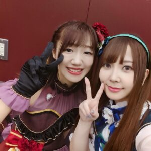 Risa Taneda Instagram - 🎤🎶

２月２５日に開催されたミリオンライブ！の
10thライブAct4の写真を…いまさら更新したいと思います（小声）

写真がたくさんあるので
今回はツーショとか複数人の写真をお届け！

まずはAct4のなかでも
出演曲が被らなかったメンバーたちと✨

なんと唯ちゃん＆戸田くんとはライブ共演自体が初で！
１０年の時をかけてついに共演できて感無量でした！

バタバタだったから
全員とは撮れなかったけど
お次はユニットや同じ曲を歌ったメンバーとの
ツーショ＆集合写真を少しずつ載せていきますね♪

#アイドルマスター
#ミリオンライブ！
#時をかけるインスタシリーズ