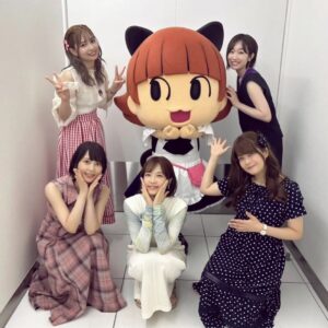 Risa Taneda Instagram - ✨🎥🎬

「アイドルマスター　ミリオンライブ！」
ついに、第１幕の劇場先行上映が始まりましたね！
今回、この５人で舞台挨拶をさせていただきました✨

皆さんはもう先行上映、見てくれましたか？

色々な想いを胸に、
劇場に足を運んでくださっていると思いますが
まずはまっさらな気持ちで！純粋に楽しんでいただけたら嬉しいです！

TVアニメでも見れちゃうけど、
やっぱり映画館の音響でも楽しみたいから
私もこれから何度も劇場に足を運ぼうと思います♡

初見ではあのシーンで泣いたけど、
２回目以降はまた違うところで泣いちゃうかも…？
もう第二幕が待ちきれないよー！😭

アイドルたちの輝きをお見逃しなく！！

#山崎はるか
#田所あずさ
#中村温姫
#諏訪彩花
#種田梨沙
#アイドルマスター
#ミリオンライブ