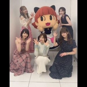 Risa Taneda Instagram - ✨🎥🎬

「アイドルマスター　ミリオンライブ！」
ついに、第１幕の劇場先行上映が始まりましたね！
今回、この５人で舞台挨拶をさせていただきました✨

皆さんはもう先行上映、見てくれましたか？

色々な想いを胸に、
劇場に足を運んでくださっていると思いますが
まずはまっさらな気持ちで！純粋に楽しんでいただけたら嬉しいです！

TVアニメでも見れちゃうけど、
やっぱり映画館の音響でも楽しみたいから
私もこれから何度も劇場に足を運ぼうと思います♡

初見ではあのシーンで泣いたけど、
２回目以降はまた違うところで泣いちゃうかも…？
もう第二幕が待ちきれないよー！😭

アイドルたちの輝きをお見逃しなく！！

#山崎はるか
#田所あずさ
#中村温姫
#諏訪彩花
#種田梨沙
#アイドルマスター
#ミリオンライブ