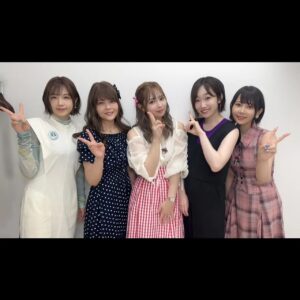 Risa Taneda Instagram - ✨🎥🎬

「アイドルマスター　ミリオンライブ！」
ついに、第１幕の劇場先行上映が始まりましたね！
今回、この５人で舞台挨拶をさせていただきました✨

皆さんはもう先行上映、見てくれましたか？

色々な想いを胸に、
劇場に足を運んでくださっていると思いますが
まずはまっさらな気持ちで！純粋に楽しんでいただけたら嬉しいです！

TVアニメでも見れちゃうけど、
やっぱり映画館の音響でも楽しみたいから
私もこれから何度も劇場に足を運ぼうと思います♡

初見ではあのシーンで泣いたけど、
２回目以降はまた違うところで泣いちゃうかも…？
もう第二幕が待ちきれないよー！😭

アイドルたちの輝きをお見逃しなく！！

#山崎はるか
#田所あずさ
#中村温姫
#諏訪彩花
#種田梨沙
#アイドルマスター
#ミリオンライブ