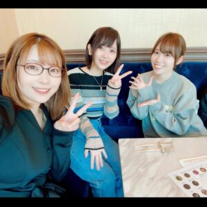 Risa Taneda Instagram - 🍰🫖

ゆみりさでもお話しした通り
先日、伊達ちゃんと夕実ちゃんと３人で
念願のお茶会に行ってまいりましたよー！

伊達ちゃん夕実ちゃんの真ん中バースデーという事で
プレゼント交換したり色々語らったり…
初めてのメンバーでしたがとっても楽しかったです✨

本当にしっかりした後輩ちゃんたちが多くて
いつも頼もしくて有難うねえ…ってなってる私です笑
伊達ちゃんも本当に頼もしくて可愛くて癒されっぱなしでした！！

写真はオシャレカフェで夕実ちゃんが撮ってくれたよ！
いつも良い感じに写真撮ってくれてありがとう♡

夕実ちゃんの良い感じの写真は、
別の日に私が撮った内山夕実（宣材風）を貼っておきます📷

#内山夕実
#伊達さゆり
#種田梨沙