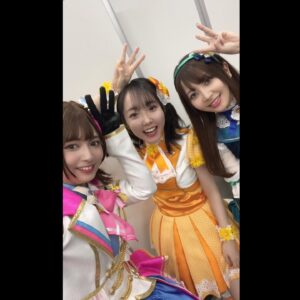 Risa Taneda Instagram - 🎤🎶

２月２５日に開催されたミリオンライブ！の
10thライブAct4の写真を…いまさら更新したいと思います（小声）

写真がたくさんあるので
今回はツーショとか複数人の写真をお届け！

まずはAct4のなかでも
出演曲が被らなかったメンバーたちと✨

なんと唯ちゃん＆戸田くんとはライブ共演自体が初で！
１０年の時をかけてついに共演できて感無量でした！

バタバタだったから
全員とは撮れなかったけど
お次はユニットや同じ曲を歌ったメンバーとの
ツーショ＆集合写真を少しずつ載せていきますね♪

#アイドルマスター
#ミリオンライブ！
#時をかけるインスタシリーズ