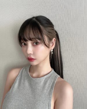 Risa Nakamura Instagram - 先日、はじめて @aclinic_shinjuku でAスレッドをしてきました！
担当は吉川先生‍ @aclinic_yoshikawa 👩🏻‍⚕️

イメージと違う感じになったり、痛すぎたりしたらどうしようと思ってなかなか挑戦できずにいたのですが、輪郭の気になっていた部分がシュッとリフトアップして、理想通りで大満足🫶🏻

同時にエラボトもやっていただき食いしばり対策もしていただきました。

3枚目、施術直後で全く腫れてなくて、2日目もからも腫れてない..👏🏻

#aスレッド #糸リフト #aclinic #aclinic新宿 #aクリニック #エークリニック