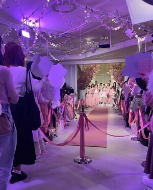 Risa Nakamura Instagram - 昨日はぺしぇ初のイベントPECHE_partyでした🌸
細部までこだわり尽くしたPECHEの世界で、つくる側の熱量も、来てくれた皆さんの暖かさも、愛が伝わりすぎる大充実な一日でした！
ファッションショーもトークセクションも楽しかった〜🎀

会いに来てくれてありがとうございました🌷