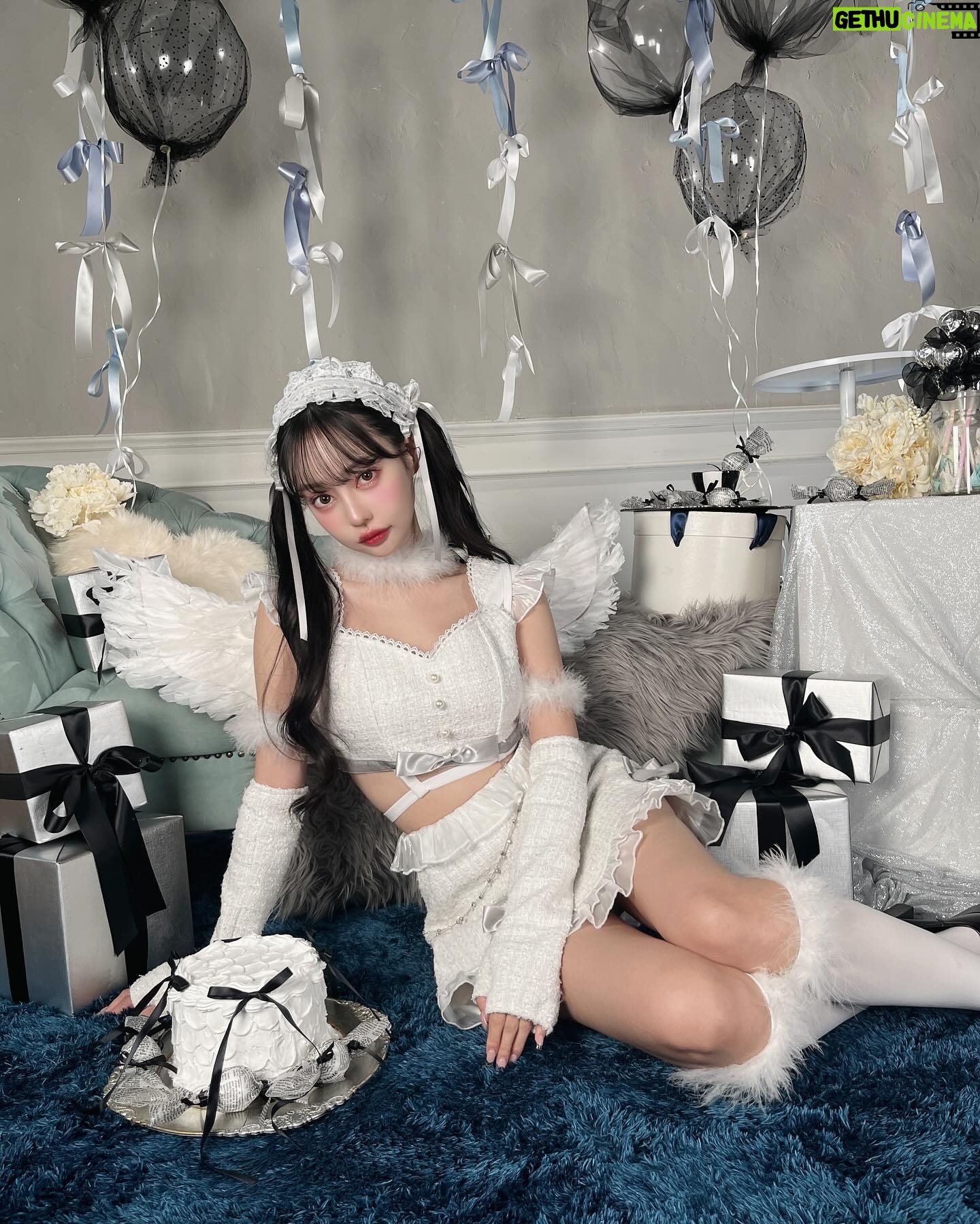 Risa Nakamura - 6.4K Likes -