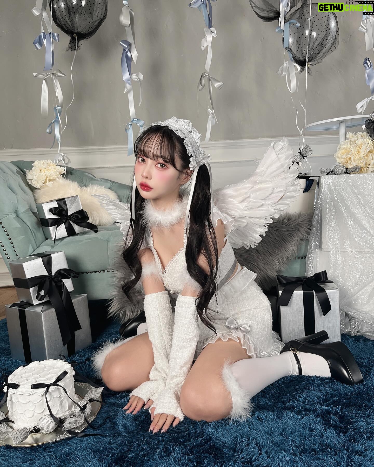 Risa Nakamura - 6.4K Likes -