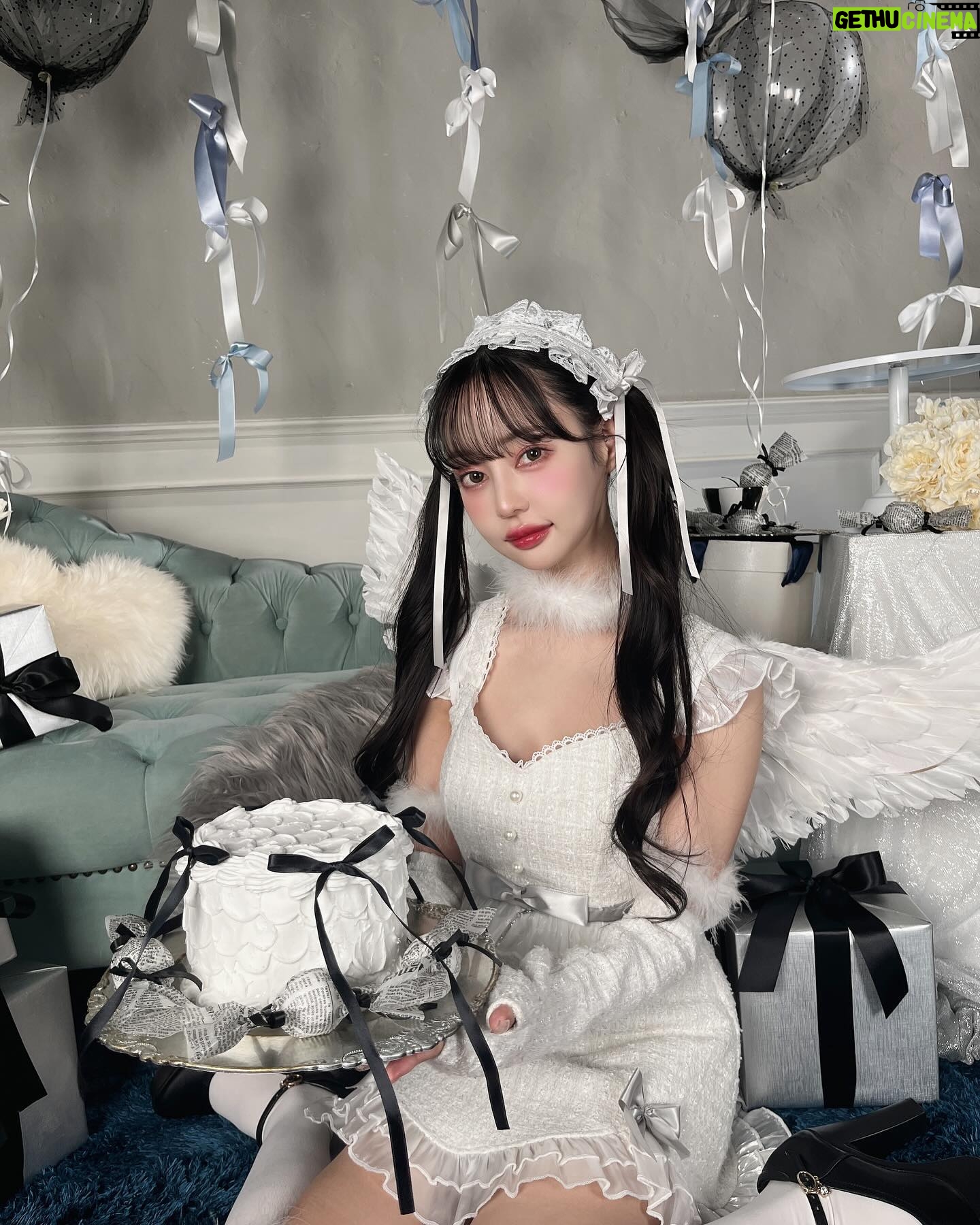 Risa Nakamura - 6.4K Likes -