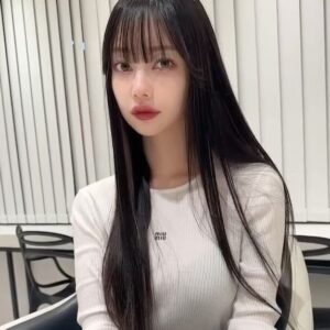 Risa Nakamura Instagram - ヘアメンテ🖤@_cardcaptorsayaka_ 
@shima_official_account 

SHIMAでいつもBYKARTEのトリートメントをやってもらっていて、とても髪に合っていてツヤツヤになるので、自宅でもシャンプーとトリートメントを使い始めてみた🪄
香りも良いしおすすめ！
髪が伸びたのでヘアケアに力入れている最近🧖🏻‍♀️