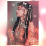Risa Nakamura Instagram - . zine【EUPHORIA】出来ました🛸👾 B5サイズ・全40PのヴィジュアルBOOK。 写真表現に込めたストーリーを読み解いてほしいです🧠 私の頭の中です🪐 POP UPで数量販売で販売します！ . 【PHILOSOPHIA POP UP STORE】 @philosophia_beauty 4/26 (金) 14:00-19:00 4/27 （土）14:00-19:00 4/28 （日）14:00-19:00 at PICKY THE SHOP/BAR @picky.the.shop_bar 東京都渋谷区神宮前5-50-3 B1F 中村里砂がプロデュースを務めるコスメブランドPHILOSOPHIA(フィロソフィア)より新配合のマルチバームの発売に伴い、POP UP STOREを開催致します。 新商品はもちろん、既存のカラーやフレグランスもお試しできる機会となっておりますので、皆様のご来場を心よりお待ちしています。 販売終了の商品「LIQUID FRAGRANCE 杏仁」「FRAGRANCE OIL杏仁」も少量ですが在庫がございます。 今回のイベントの為に制作したオリジナルzine・トートバッグ・アクスタ2種類・チェキも会場限定・数量限定で販売致します。 現金・クレジットカードがご利用いただけます。 新商品のMULTI STICK1点 いずれかのアイテム1点ご購入の方に2shot特典がありますので、ご希望であればお声がけください。 私は全日程いますので、お気軽に遊びに来てください🌷