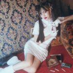 Risa Nakamura Instagram - Fatalitéのモデルをさせていただきました！ 香り.ボトル.パッケージの細部へのとてつもないこだわりと愛を感じられるプロダクトに関われて嬉しいです。 10/31 10:00公式サイトで発売されるので、 @fatalite_fragrance のアカウントをチェックお願いします🎗️ 【Fatalité 酒池肉林】 フィグの溶け込むような甘さから  恍惚と夢見心地になるような可憐な花々の香りが次々と花開き、  透き通る女性の肌へ噎せ返るほどに仕込まれた白粉を思わせるパウダリーノートが、  怪しくも翻弄されずにはいられない魔性性を感じさせる。  理性をも崩落させるような、ひと時の甘く煌びやかな宴を想起させる香り👄  トップノート：レモン、リーフグリーン、フィグ  ミドルノート：ジャスミン、ローズ、ミューゲ、ピオニー、フリージア  ラストノート：ムスク、パチョリ、パウダリーノート