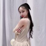Risa Nakamura Instagram - @haengnae_official chapter.07 RUNWAY SHOW 香りのついたインビテーションが届いた時点からときめかせてくれて、空間のすべてがため息が出るほど美しく才能爆発💥なのに終わってすぐに会えたデザイナーの @anna___choi ちゃんが拍子抜けするくらい明るくて☄️ とんでもないパワーと素晴らしいチームでどこまで行くんだろう🛸と思わされたショーでした！
