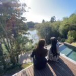 Risa Nakamura Instagram - 建築家 @tanijirimakoto さんが設計した @daichi_nature のヴィラへ日帰り旅。 自然の中で、外との境界がないような開放的な部屋が本当に気持ちが良かった☺️ プールもサウナも、すべてが最高のビュー🏞️ 千葉の食材を使ったおいしいランチを頂いたり、地元の農家さんを訪れて田んぼを散策したり、贅沢な時間を過ごしました。 @airbnb にしかない過ごし方をもっと体験したいな✨ #airbnb #airbnbjapan #pr