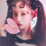 Risa Nakamura Instagram - 【イベントのおしらせ】 PHILOSOPHIA POP UP STORE @philosophia_beauty 4/26 (金) 14:00-19:00 4/27 (土) 14:00-19:00 4/28 (日) 14:00-19:00 at PICKY THE SHOP/BAR @picky.the.shop_bar 東京都渋谷区神宮前5-50-3 B1F 私がプロデュースをするコスメブランドPHILOSOPHIA(フィロソフィア)より新配合のマルチバームの発売に伴い、POP UP STOREを開催致します。 新商品はもちろん、既存のカラーやフレグランスもお試しできる機会となっておりますので、皆様のご来場を心よりお待ちしています。 また、今回のコレクションの為に制作したオリジナルzineやNEWグッズも会場限定・数量限定で販売致します。 販売終了の商品「LIQUID FRAGRANCE 杏仁」「FRAGRANCE OIL杏仁」も少量ですが在庫をご用意しています。 わたしは基本的に全日程いますので、お気軽に会いに来てくれたら嬉しいです。 いろいろ作ったグッズや2shot特典などの詳細はまた後日お知らせいたしますので、随時チェックお願いいたします🧠🌸💞