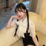 Risa Nakamura Instagram - ICL手術で視力が良くなってから1年経過して、問題なく快適に生活できているのでご紹介🪐 家でメガネをずっと付けていると目が疲れるし、ヘッドホンと相性×だったり、メンテナンスも必要、災害時に心配.. どうせ度ありだからと日常的にカラコンを付けて慢性的にドライアイだったのですが🐪 手術で視力が良くなってからは、目が疲れない乾かない、コンタクトレンズ代不要、スポーツやアクティビティも安全、等ストレスがなくなるばかりか私にとってメリットばかり。 こうゆう持続的な自己投資はなるべく早くやった方がコスパ良いと思ってしまうので、去年やって良かったこと第一位でした✨ 代官山アイクリニックの五十嵐先生 @icligarashi は日本に10数名しかいないICL手術のエキスパートインストラクターの認定医ということもあるし、とても優しく対応していただき安心して手術やその後のアフターフォローをしていただきました。 案件やPRではないので勝手なご紹介になりますし、医療行為ですので自己判断・全ての方へおすすめしているというわけではないです⚠️ ただの私のICLの感想レポでした🖊️☺️