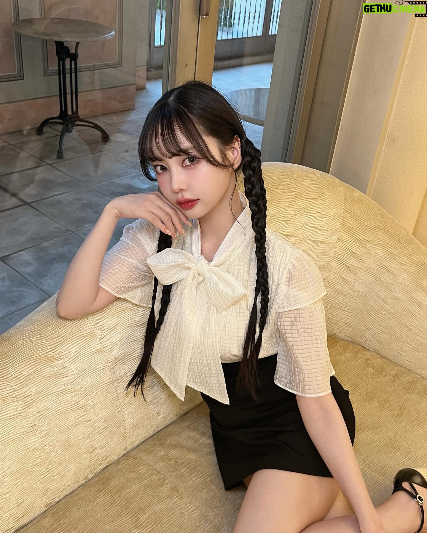 Risa Nakamura - 5.6K Likes - ICL手術で視力が良くなってから1年経過して、問題なく快適に生活できているのでご紹介🪐
家でメガネをずっと付けていると目が疲れるし、ヘッドホンと相性×だったり、メンテナンスも必要、災害時に心配..
どうせ度ありだからと日常的にカラコンを付けて慢性的にドライアイだったのですが🐪
手術で視力が良くなってからは、目が疲れない乾かない、コンタクトレンズ代不要、スポーツやアクティビティも安全、等ストレスがなくなるばかりか私にとってメリットばかり。
こうゆう持続的な自己投資はなるべく早くやった方がコスパ良いと思ってしまうので、去年やって良かったこと第一位でした✨
代官山アイクリニックの五十嵐先生 @icligarashi は日本に10数名しかいないICL手術のエキスパートインストラクターの認定医ということもあるし、とても優しく対応していただき安心して手術やその後のアフターフォローをしていただきました。
案件やPRではないので勝手なご紹介になりますし、医療行為ですので自己判断・全ての方へおすすめしているというわけではないです⚠️
ただの私のICLの感想レポでした🖊️☺️
