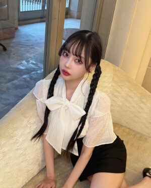 Risa Nakamura Instagram - ICL手術で視力が良くなってから1年経過して、問題なく快適に生活できているのでご紹介🪐

家でメガネをずっと付けていると目が疲れるし、ヘッドホンと相性×だったり、メンテナンスも必要、災害時に心配..
どうせ度ありだからと日常的にカラコンを付けて慢性的にドライアイだったのですが🐪
手術で視力が良くなってからは、目が疲れない乾かない、コンタクトレンズ代不要、スポーツやアクティビティも安全、等ストレスがなくなるばかりか私にとってメリットばかり。
こうゆう持続的な自己投資はなるべく早くやった方がコスパ良いと思ってしまうので、去年やって良かったこと第一位でした✨

代官山アイクリニックの五十嵐先生 @icligarashi は日本に10数名しかいないICL手術のエキスパートインストラクターの認定医ということもあるし、とても優しく対応していただき安心して手術やその後のアフターフォローをしていただきました。

案件やPRではないので勝手なご紹介になりますし、医療行為ですので自己判断・全ての方へおすすめしているというわけではないです⚠️
ただの私のICLの感想レポでした🖊️☺️