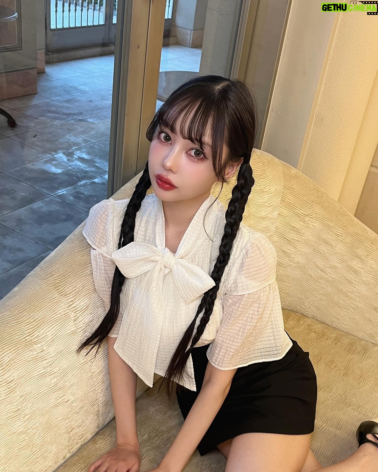 Risa Nakamura - 5.6K Likes - ICL手術で視力が良くなってから1年経過して、問題なく快適に生活できているのでご紹介🪐
家でメガネをずっと付けていると目が疲れるし、ヘッドホンと相性×だったり、メンテナンスも必要、災害時に心配..
どうせ度ありだからと日常的にカラコンを付けて慢性的にドライアイだったのですが🐪
手術で視力が良くなってからは、目が疲れない乾かない、コンタクトレンズ代不要、スポーツやアクティビティも安全、等ストレスがなくなるばかりか私にとってメリットばかり。
こうゆう持続的な自己投資はなるべく早くやった方がコスパ良いと思ってしまうので、去年やって良かったこと第一位でした✨
代官山アイクリニックの五十嵐先生 @icligarashi は日本に10数名しかいないICL手術のエキスパートインストラクターの認定医ということもあるし、とても優しく対応していただき安心して手術やその後のアフターフォローをしていただきました。
案件やPRではないので勝手なご紹介になりますし、医療行為ですので自己判断・全ての方へおすすめしているというわけではないです⚠️
ただの私のICLの感想レポでした🖊️☺️