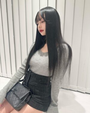 Risa Nakamura Instagram - SHIMAでやってもらえるバイカルテのトリートメントでツヤツヤ💆🏻‍♀️
ホームケアで1番おすすめなシャンプーとトリートメントも無くなったので買い足し。SHIMAで売ってるよ✨