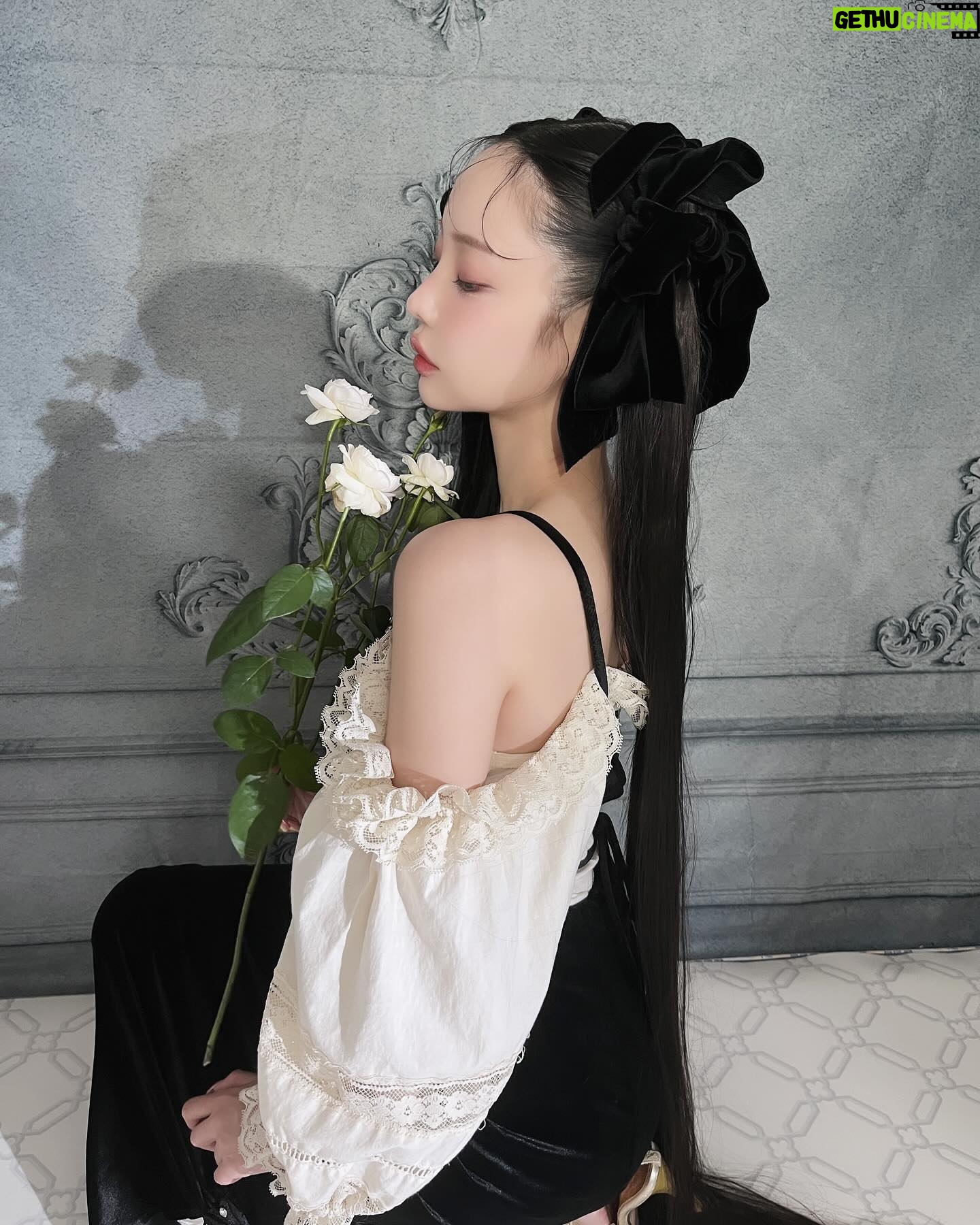 Risa Nakamura - 7.4K Likes - PECHE mag 001🐈⬛🖤