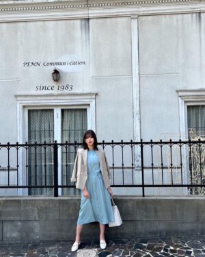 Risa Watanabe Instagram - .
AOKIさんのアイテムを使って、韓国風オフィスコーデを提案させていただきました🌷

オフィスコーデはかっちりとした印象があったのですが、AOKIさんのアイテムは可愛らしいものも多く、わくわくした気持ちで楽しくコーデを組ませていただきました！
今回、着こなしやヘアメイクも韓国っぽく仕上げていただいたので、そこにも注目してみてください🤍

アイテムやコーデの詳細はAOKI公式ホームページに掲載されているので、是非チェック宜しくお願いします☺

またMERYの公式Instagramでもコーデやリール動画が公開されているので、そちらもご覧ください！

@aoki_official2016
@mery.jp
#PR #AOKI #MERY #MERY_PR #韓国コーデ #オフィスカジュアル