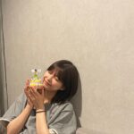 Risa Watanabe Instagram - 25歳になりました たくさんのおめでとうをありがとうございます🌷 少し前にお友達がお祝いしてくれたときの🕺
