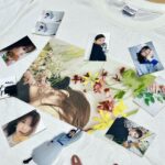 Risa Watanabe Instagram - ファンクラブグッズ TシャツはM〜XLの3サイズあります☺️ わたしが着用しているのはLサイズです。 大きめのサイズ感で、インでもアウトでご着用いただけます〜！ ステッカーはAセット、Bセットの2種類です！ お好きな場所にペタペタと貼ってみてください🪻🪻 アクスタもぜひお家に飾ってね🤍 イベントに持ってきてくれるのも嬉しい！！💃 グッズは全て9/10、23:59までの販売となります⚠️ プロフィールのリンクから是非チェックお願いします〜☑︎