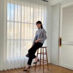 Risa Watanabe Instagram – 春に引き続き、AOKIさんのアイテムを使ってコーディネートを考案させていただきました☺️

「大人レトロ」というテーマで、今回はお仕事コーデだけではなく、お仕事終わりのおでかけやデートにぴったりなオフコーデも考えてみました

秋っぽい色味のアイテムを使ってレイヤードしてみたり、セットアップを着回ししてみたので是非参考にしてみてください🤎

アイテムやコーデの詳細はAOKI公式ホームページに掲載されています！

MERYの公式Instagramでもコーデやリール動画が公開されているのでチェックよろしくお願いします🌹

@aoki_official2016 @mery.jp
#PR #AOKI #MERY #MERY_PR