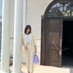 Risa Watanabe Instagram - . AOKIさんのアイテムを使って、韓国風オフィスコーデを提案させていただきました🌷 オフィスコーデはかっちりとした印象があったのですが、AOKIさんのアイテムは可愛らしいものも多く、わくわくした気持ちで楽しくコーデを組ませていただきました！ 今回、着こなしやヘアメイクも韓国っぽく仕上げていただいたので、そこにも注目してみてください🤍 アイテムやコーデの詳細はAOKI公式ホームページに掲載されているので、是非チェック宜しくお願いします☺ またMERYの公式Instagramでもコーデやリール動画が公開されているので、そちらもご覧ください！ @aoki_official2016 @mery.jp #PR #AOKI #MERY #MERY_PR #韓国コーデ #オフィスカジュアル