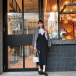 Risa Watanabe Instagram – 春に引き続き、AOKIさんのアイテムを使ってコーディネートを考案させていただきました☺️

「大人レトロ」というテーマで、今回はお仕事コーデだけではなく、お仕事終わりのおでかけやデートにぴったりなオフコーデも考えてみました

秋っぽい色味のアイテムを使ってレイヤードしてみたり、セットアップを着回ししてみたので是非参考にしてみてください🤎

アイテムやコーデの詳細はAOKI公式ホームページに掲載されています！

MERYの公式Instagramでもコーデやリール動画が公開されているのでチェックよろしくお願いします🌹

@aoki_official2016 @mery.jp
#PR #AOKI #MERY #MERY_PR