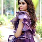 Rishikaa Singh Chandel Instagram - आओ हुज़ूर तुमको सितारों में ले चलूं ✨ 💜 : : Hair - @dearsapna43 : : #rishikasinghchandel #photooftheday #potd #quotes