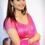 Rishikaa Singh Chandel Instagram - Sang Sang Chalungi Mai ❤️ : : #rishikasinghchandel #reelsinstagram #explore #reels #styleinspo #song