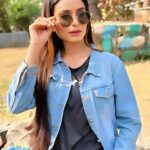 Rishikaa Singh Chandel Instagram - लौटेंगे फिर वही पुराने अंदाज के साथ किताबों में धूल लगने से कहानी खत्म नहीं होती..!! #rishikaasinghchandel #potd #photooftheday #fashionstyle