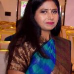Rishikaa Singh Chandel Instagram - दिल और दिमाग दोनों चाक हो जाते हैं । वजूद थर्रा रहा होता है, जब कोई अपना साथ छोड़ चला जाता है । मेरी प्यारी बड़ी बहन अनामिका (सूबी ) दी, अब इस दुनिया में नहीं है ।कल मुजफ्फरपुर में हुए सड़क हादसे में, उसकी मौत हो गयी है । ऐसे नहीं जाना था दी.....मेरी सात बहनें हैं, जिसमें सबसे छोटी मैं हूँ । लेकिन आज एक संख्या कम हो गयी । आज मैं 6 बहनों वाली हो गयी । एक परिवार झटके में उजड़ गया । हे भगवान, यह तूने क्या कर डाला ।जीवन का यह समय बेहद दर्द में है लेकिन हमारे हाथों में कुछ भी नहीं है, सिवा रोने और तड़पने के ।ईश्वर दी की आत्मा को शांति और अपने श्री चरणों में जगह देना ।ऐसे नहीं जाना था दी...... शत शत नमन । अमर श्रद्धांजलि बड़ी दी ।🥲🥲😢 🙏🙏 #rip