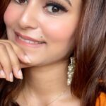 Rishikaa Singh Chandel Instagram - क्या सुंदरता के लिए संस्कार त्यागना ज़रूरी है ?? : : #rishikasinghchandel #explore #reelsinstagram #styleinspo #reels