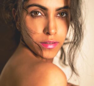 Rishikka Bali Instagram - The magic of no makeup and good lighting 
#nofilter 
🌸 🌹 🌺 🌟 🌙 🌞 🌧️ 

#fashion #editorial #highfashion #nomakeuplook #trending #beautyshots #naturalbeauty