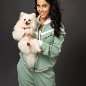 Rishikka Bali Instagram - Trying to get friendly with the dogs and I guess I’m at it .. maybe one day I’ll adopt a pet .. who knows ♥️ 😘 🐶 🐈 

Designer @thepankajkumarofficial 
Photography @sharatchandraphotography 

#actresslife #rishikkabali #rishikkabalifans #bollywood #petsofinstagram #dogsofinstagram