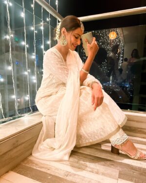 Rishina Kandhari Instagram - Love & Light 🥰🪔🤗😇 #happydiwali everyone