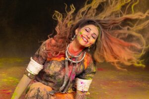 Rishina Kandhari Instagram - हुई मैं मलंग ! #happyholi 🩵🩷💚💙💛