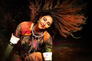 Rishina Kandhari Instagram - हुई मैं मलंग ! #happyholi 🩵🩷💚💙💛