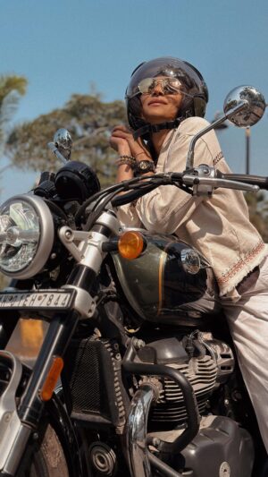 Rishina Kandhari Instagram - Look like a beauty ride like a beast 😈 

#bikergirl #bikelifestyle #royalenfieldlovers #meteor650 #bikerbabesofinstagram #sundayfunday #ridersofinstagram