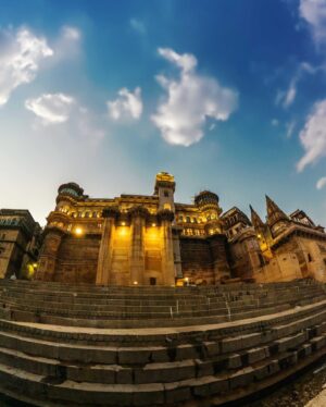 Rishina Kandhari Instagram - The sheer beauty of the palace of illusion #Brijramapalace varanasi . #banaras #gangaghat #brijramavaranasi #luxurylifestyle  #heritageproperty #luxlife