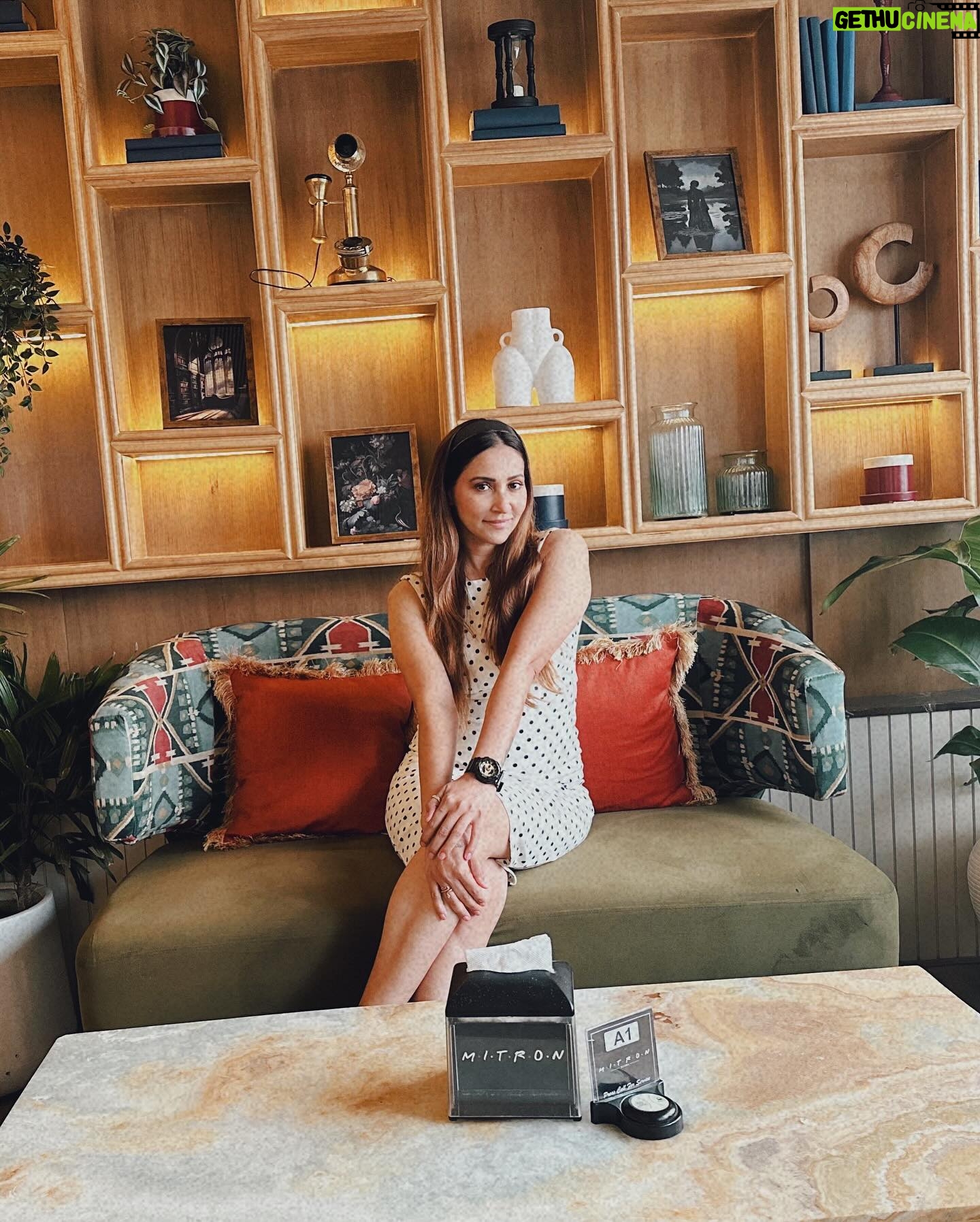 Rishina Kandhari - 4.6K Likes - Rocking that retro vibe ! š¶
#mondaymood #photodump #retro #vintagestyle #rishinakandhari #polkadots #giggles #confidentaf