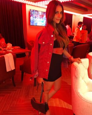 Rishina Kandhari Instagram - Visible through a red tinted glass 👹
Who am I ? 😜 

#halloween #vampirediaries #spooktober #bollywood