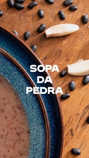 Rita Andrade Instagram - Sopa da pedra @continente 
Este É Isso e sopas foi desafiante porque criar uma receita da nossa famosa sopa da pedra mais saudável não é tarefa fácil! O resultado superou até a minha expectativa em sabor e ficou mesmo deliciosa 😋 Quase sem gordura saturada, com muito menos kcal do que a original ❤️ Experimentem para um almoço de Domingo daqueles dias frios e que só apetece aquecer a alma (e o estômago!) 🎈

#sopadapedra #continente #eissoesopas #ritaandrade #chakall #sopas #saude