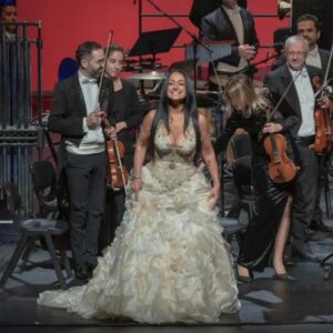 Rita Guerra Instagram - No proximo dia 21, pelas 21.30, estarei no palco do Auditório Municipal de Gaia para um concerto constituído por canções de várias origens e estilos alusivos à epoca natalícia .
Serei acompanhada pela incrível orquestra Filarmonia das Beiras , dirigida pelo Maestro Henrique Constância.
Juntem-se a nós para uma noite diferente🤗

@orquestra_das_beiras 
@ruelamusic
@agacri_couture