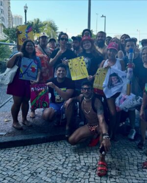 Rita Wainer Instagram - Entregamos!!! 670m2 de madonna. Finalmente COPACABANA virou um país! Feliz ano novo 💋