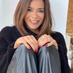 Rita Ferro Rodrigues Instagram - A minha @deboramakeupandhair além de grande maquilhadora ( na simplicidade que eu gosto ) e grande amiga ,também me tira fotografias que são radiografias de alma ❤️ Gosto muito muito dela. Tenho mulheres fabulosas à minha volta . Boa Quinta -Feira Pessoas Boas ✨