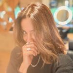Rita Ferro Rodrigues Instagram - Vai ser uma semana de muito trabalho 💻alguma arte 🎨🎭e algum activismo em causas que podem fazer a diferença.✊🏽 Pelo meio fazer tudo para ser feliz. Mimar pintainhos 🐥🐥🐥 E ser gentil comigo ❤️ Boa semana com bom cabelo é o que vos desejo também 😜 #cabelobrilhante #crescimentocapilar #saudecapilar