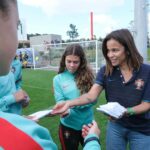 Rita Ferro Rodrigues Instagram - 1500 raparigas vindas de todo o país para jogar futebol ! É sempre um dia mágico na Cidade e este ano, entre os jogos, estão a aprender mais sobre violência de género, como prevenir, como identificar , como ajudar, como denunciar. Jogadoras , arbitras , treinador@s, técnic@s, tod@s junt@s através do futebol a combater a violência de género. #goalscore @apav_online @uefa_official @europeancommission @portugal #fpf #futebol #mulheres#igualdade